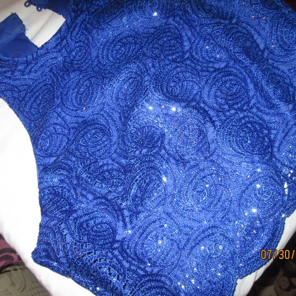 LOVE REIGNS CROP SEQUIN € LACE TOP,  SZ 13 - Picture 7 of 8